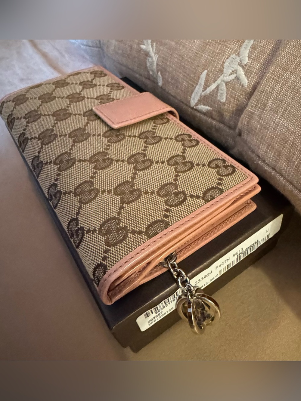 Gucci Beige GG Canvas Wallet with Pink Leather Trim - Picture 2 of 7